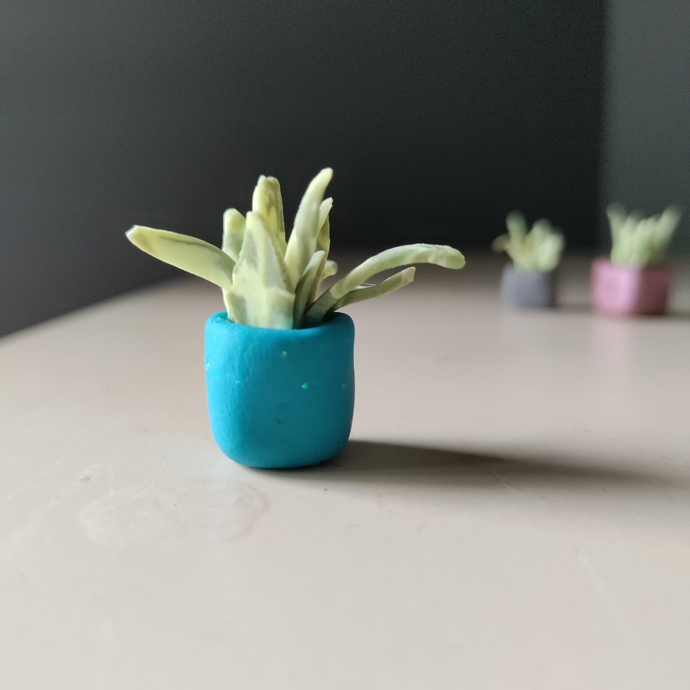 4 Clay mini potted planters - Picture 6 of 7